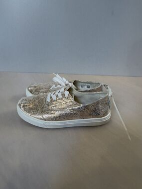 Toms Youth Cordones Cupsole Sneaker Size 4.5, Gold like new condition